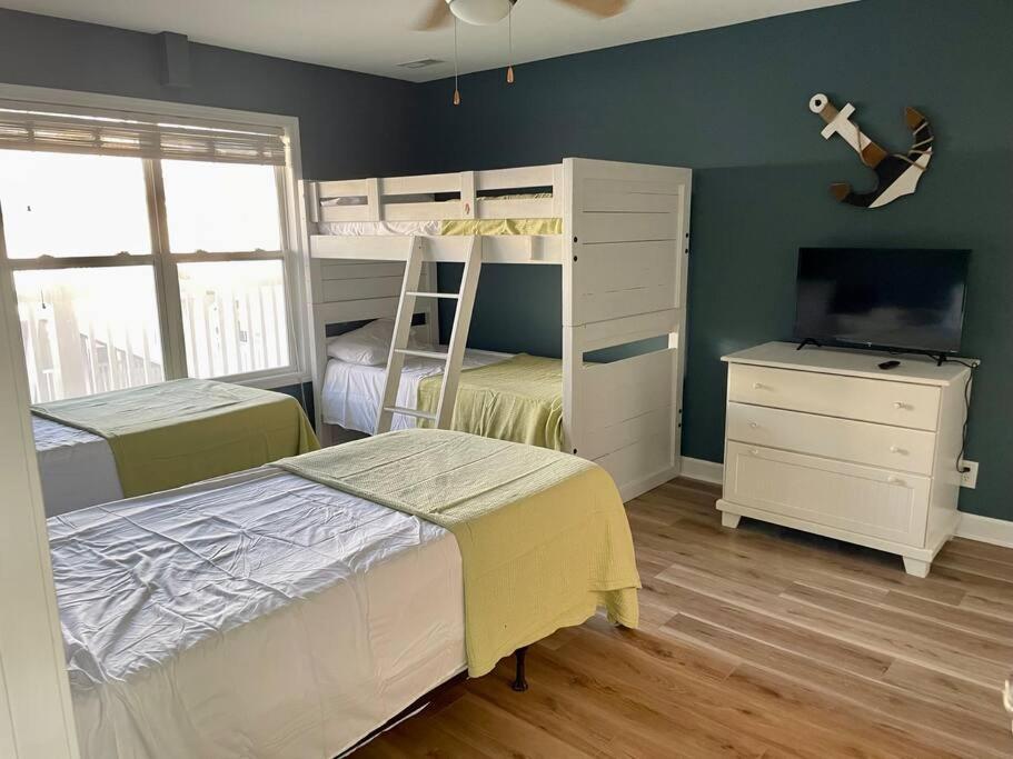 3 Bedroom Condo, Ocean Views & Short Walk To Beach! Oak Island Exterior foto