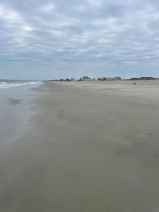 3 Bedroom Condo, Ocean Views & Short Walk To Beach! Oak Island Exterior foto