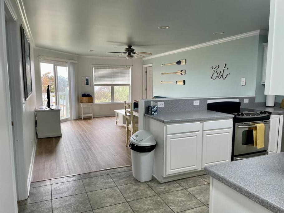 3 Bedroom Condo, Ocean Views & Short Walk To Beach! Oak Island Exterior foto