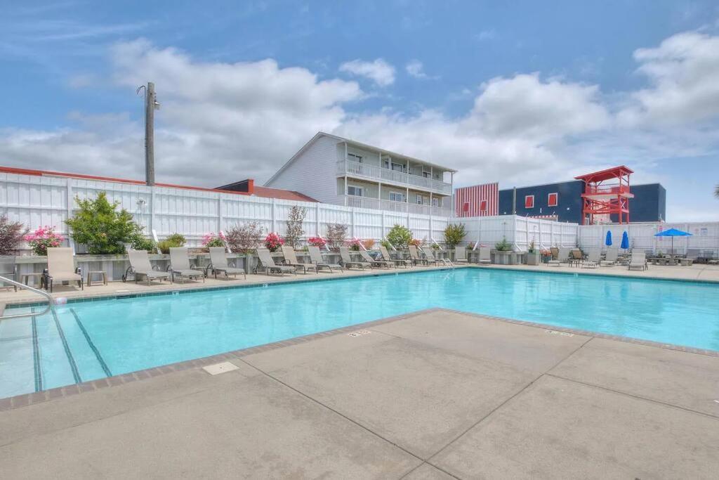 3 Bedroom Condo, Ocean Views & Short Walk To Beach! Oak Island Exterior foto